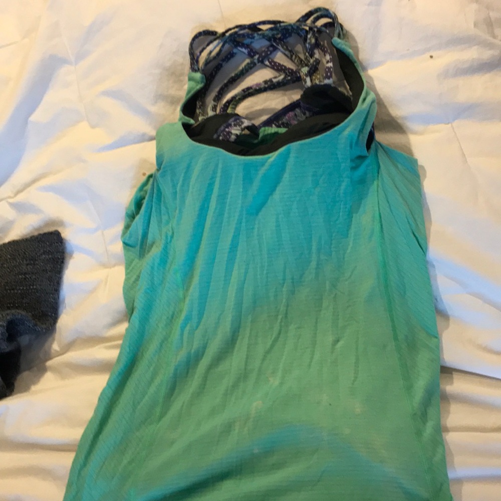 Lululemon top built in bra 2 green